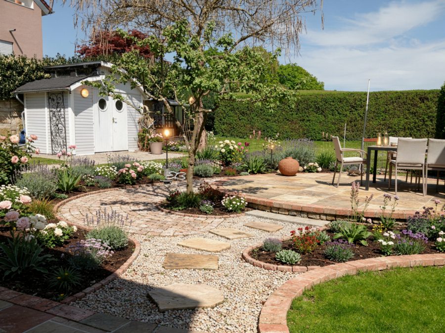 Gartenstil Cottage / Naturnah – üppige Stauden und Rosen