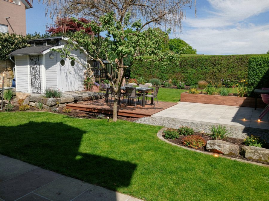 Gartenstil Familiengarten – robuster Rasen, Spielbereich, Terrasse